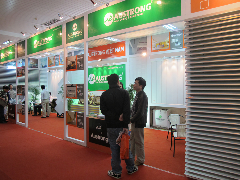 austrong-lam-chan-nang-tran-nhom-tham-gia-hoi-tro-quoc-te-viet-buile-2012(2)
