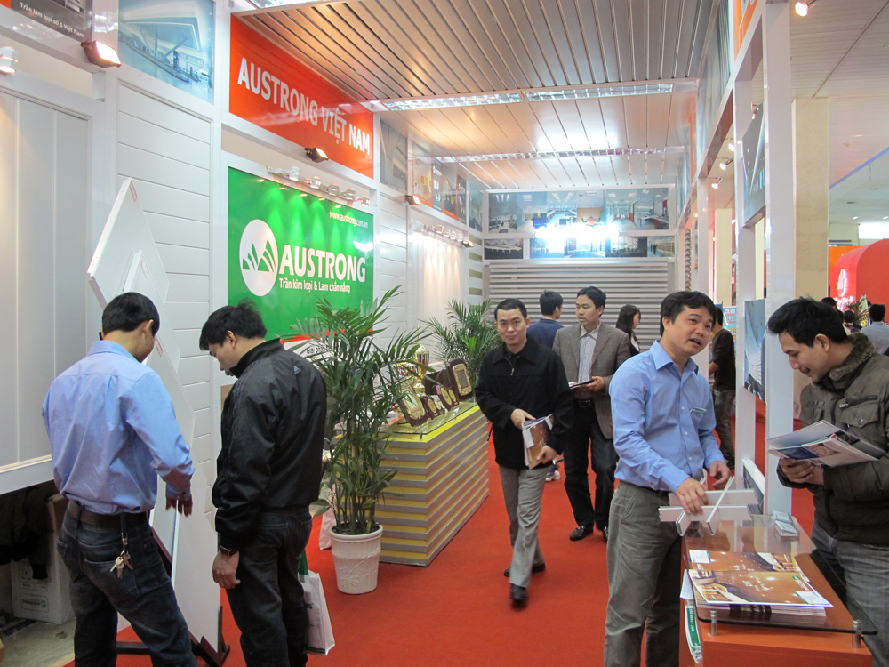 austrong-lam-chan-nang-tran-nhom-tham-gia-hoi-tro-quoc-te-viet-buile-2012(6)