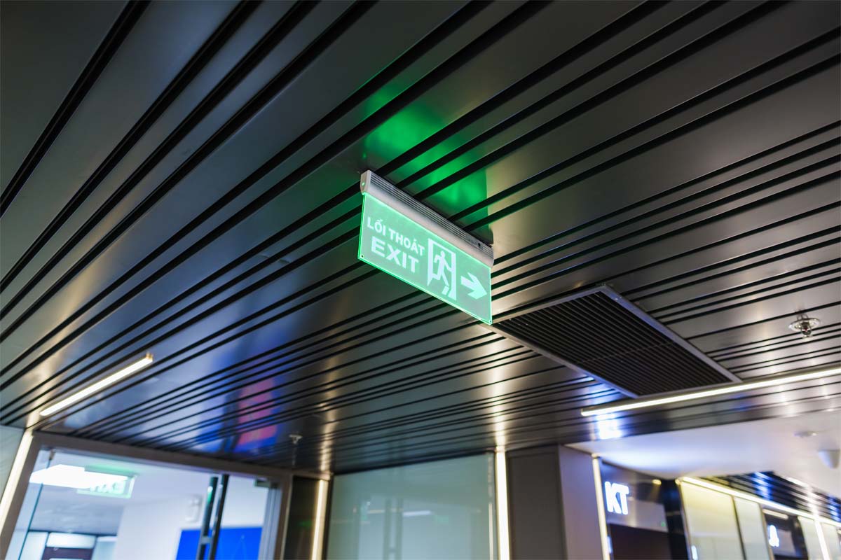 Toa-nha-HUD-Le-van-luong1