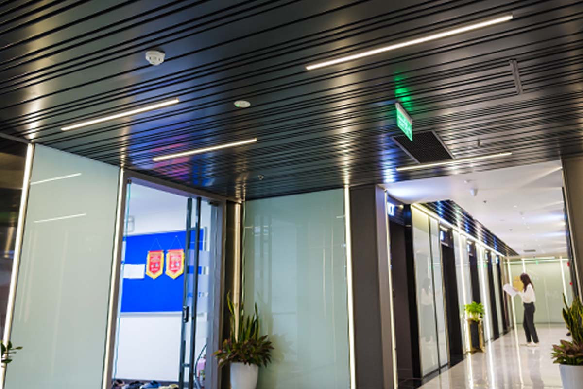 Toa-nha-HUD-Le-van-luong4