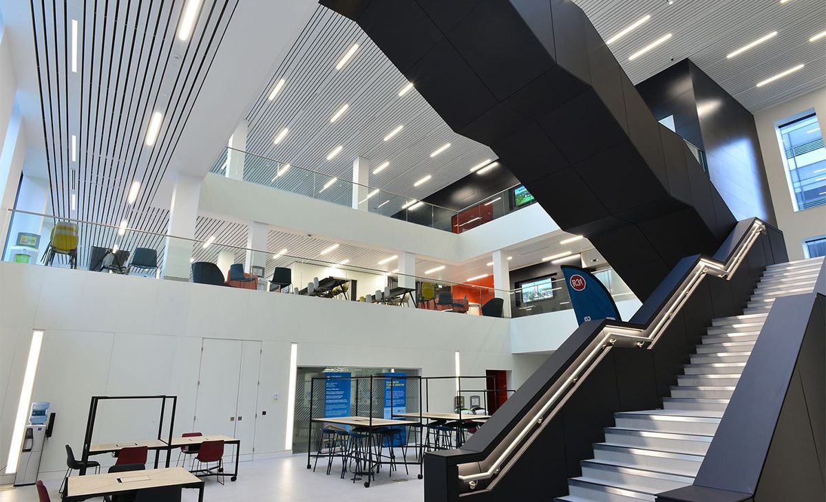 Trần nhôm Multi B-Shaped